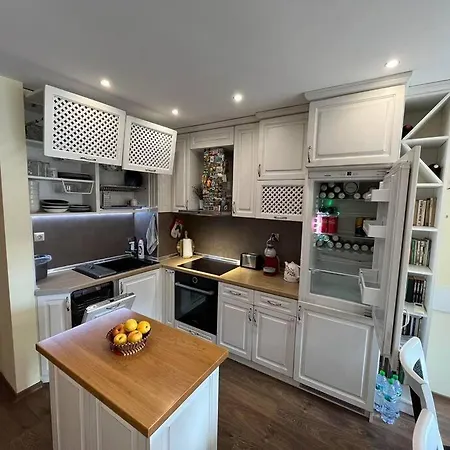 Apartment Stylish Center In Quiet Location *